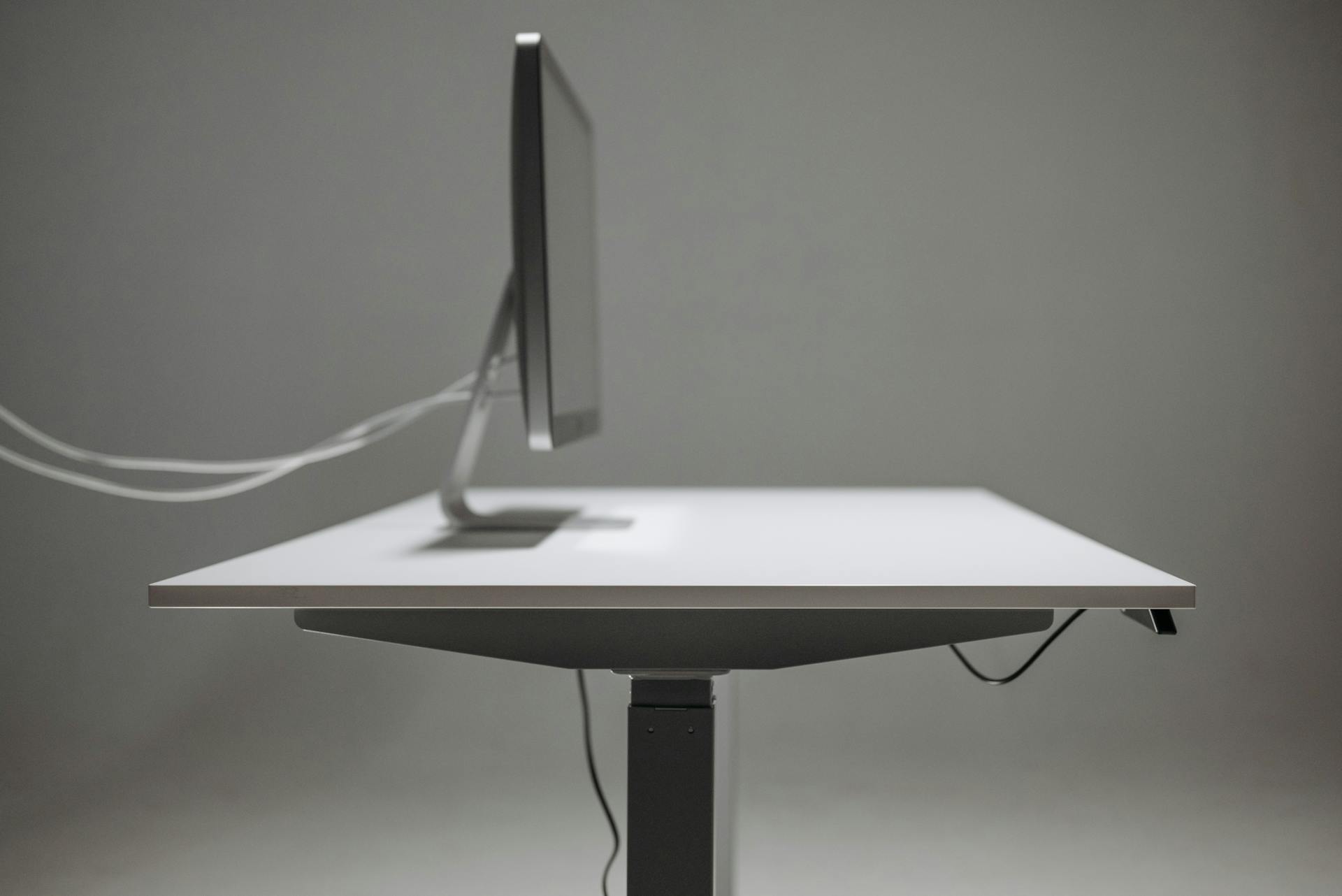 Adjustable standing desk for home office - FitTech Haven